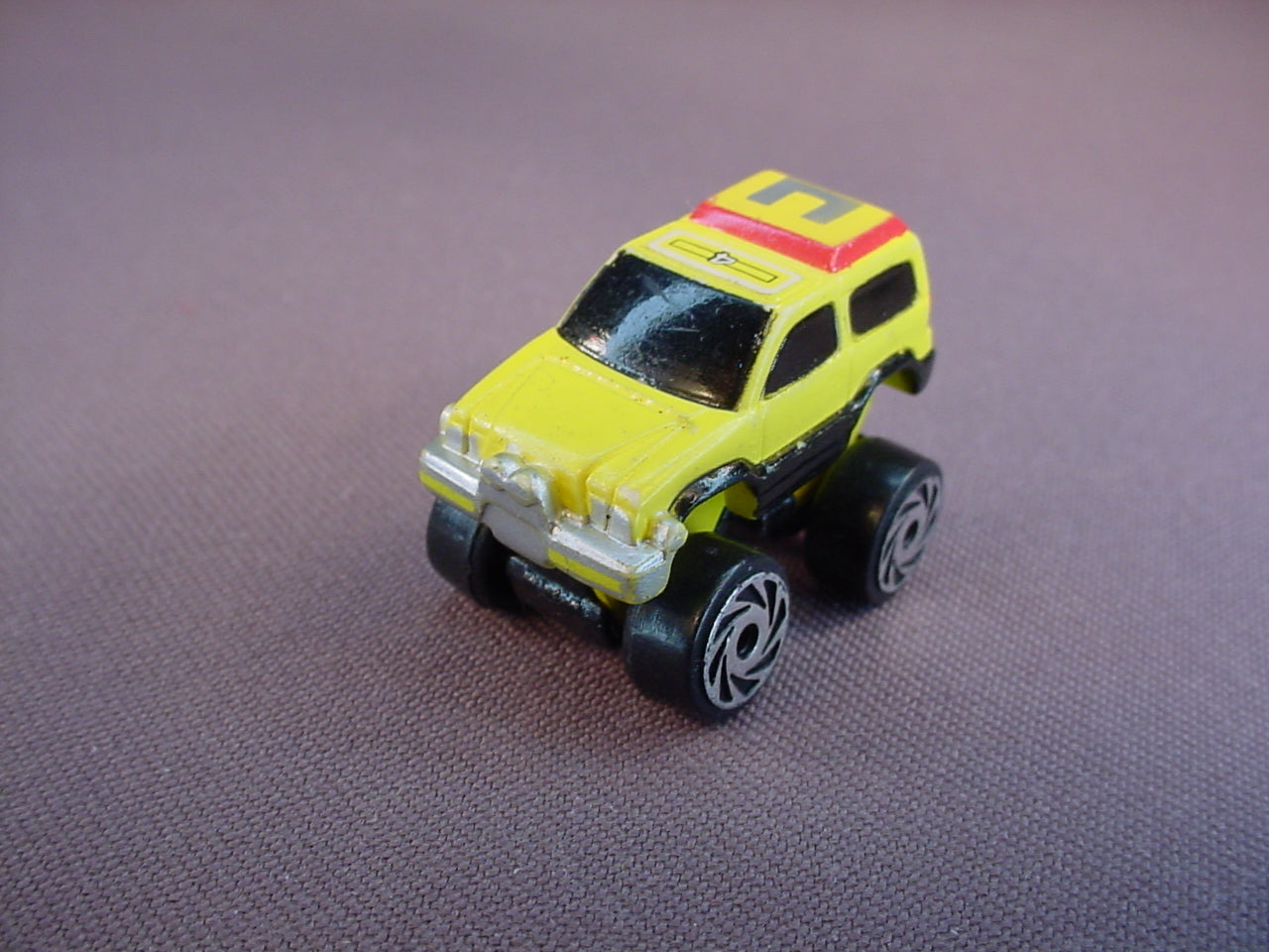 Micro Machines Power Rangers Yellow Truck For A Launching Morpher, 1996 Jakks