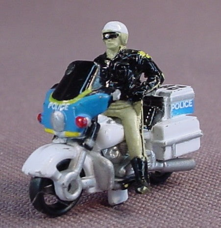 Micro Machines Harley Davidson Electraglide Police Motorcycle With An Officer, 1992 Galoob, Electra Glide