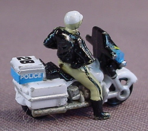 Micro Machines Harley Davidson Electraglide Police Motorcycle With An Officer, 1992 Galoob, Electra Glide