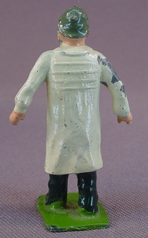 Britains Metal No 591 Dairyman Figure 2 1/8 Inches Tall, #591, Lead Farm Series, 1930's England