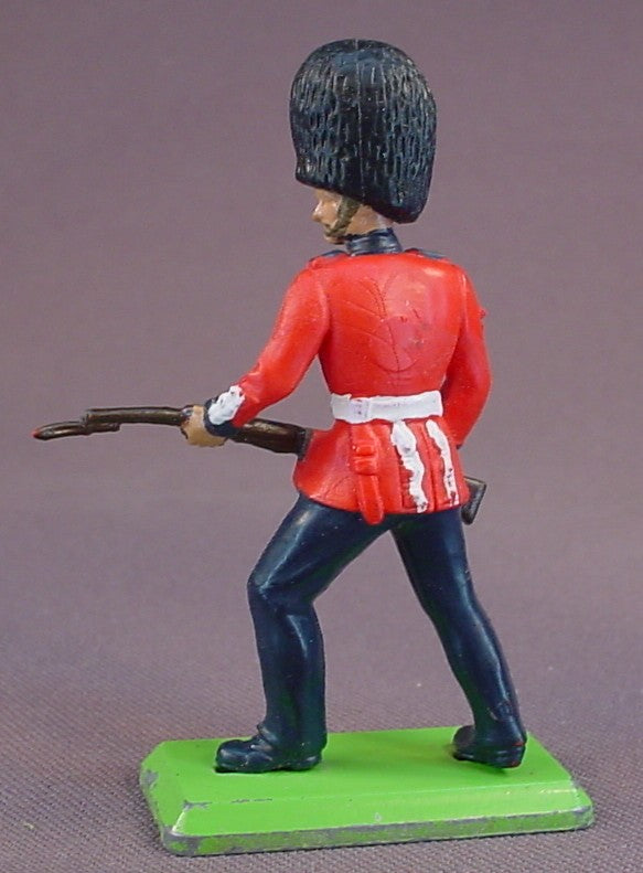 Britains Queen's Royal Guard Yeoman PVC Figure On A Metal Base, 2 3/4 Inches Tall, Deetail, Made In England, Britain's