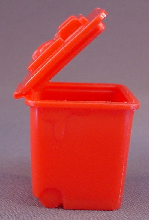 Trash Pack Trashies Red Recycling Bin Or Garbage Can Container With A Lid That Opens, 1 1/2 Inches Tall, 2011 Moose
