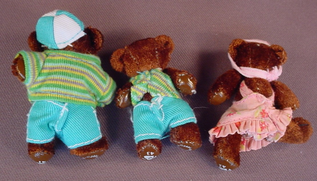 Furryville Set Of Three Plush Bears In Their Clothes, Mama Papa & Baby, Family Treehouse, Bearskis, Tree House, 2004 Mattel