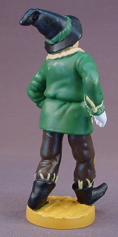 The Wizard Of Oz Scarecrow PVC Figure On A Round Base, 3 1/2 Inches Tall, Loew's Ren, 1966 MGM, 1988 Turner