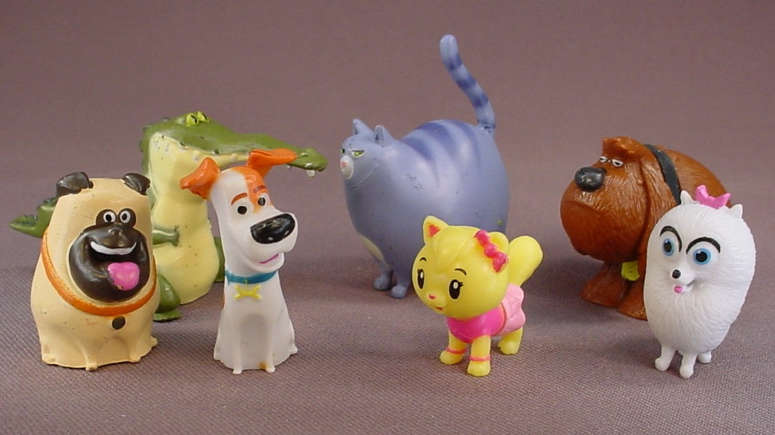 Secret Life Of Pets Set Of 7 PVC Figure, Duke Is 2 1/4 Inches Tall, Universal Studios