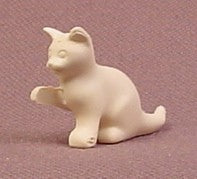 Playmobil White Kitty Cat Kitten In Sitting Pose