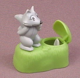 Kinder Surprise 1999 Raccoon & Rabbit with Stump, K99N26