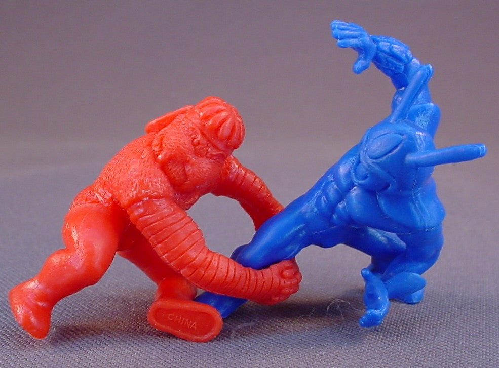 Ultimate Micro Muscle Wrestlers Wally Tusket & Hydrazoa, 2002 2003 Bandai