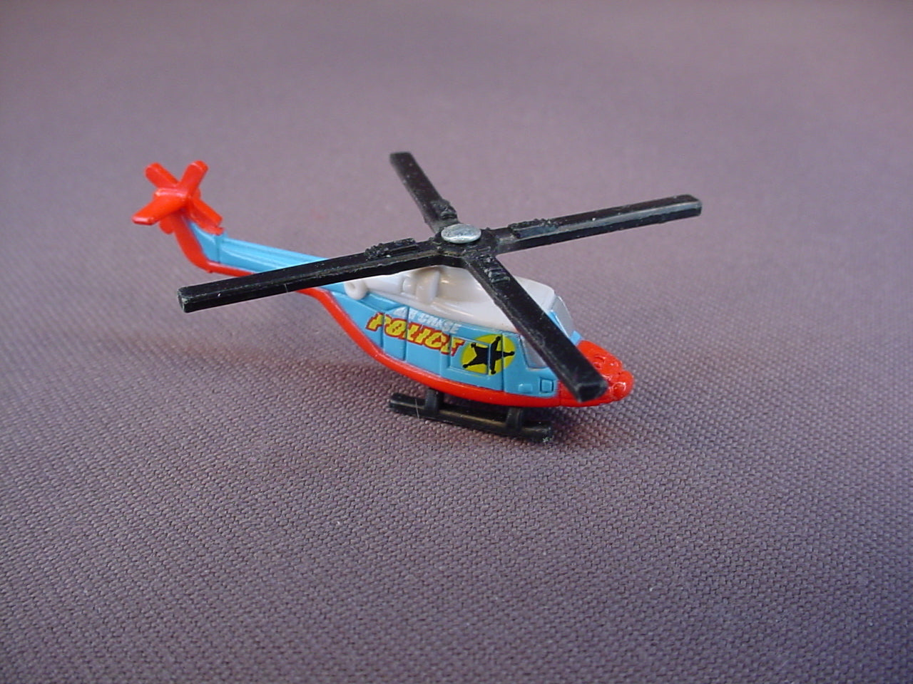 Micro Machines Hot Wheels Westland Lynx Police Helicopter, Micro Atomix Rescue, Plastic, 1:87 Scale, C6456, 2004 Mattel