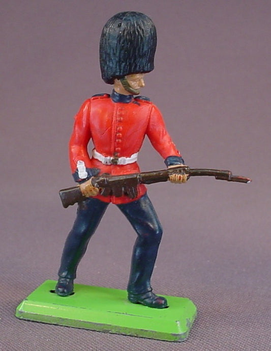 Britains Queen's Royal Guard Yeoman PVC Figure On A Metal Base, 2 3/4 Inches Tall, Deetail, Made In England, Britain's