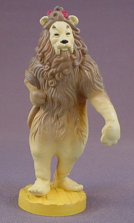 The Wizard Of Oz Cowardly Lion PVC Figure On A Round Base, 3 3/8 Inches Tall, Loew's Ren, 1966 MGM, 1988 Turner