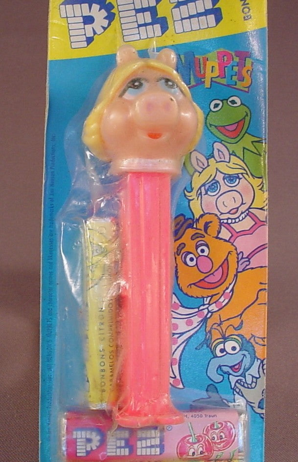 Pez The Muppets Miss Piggy, In The Sealed Cardboard And Plastic Package, Pink Stem, The Cardboard Has Some Curling, Jim Henson