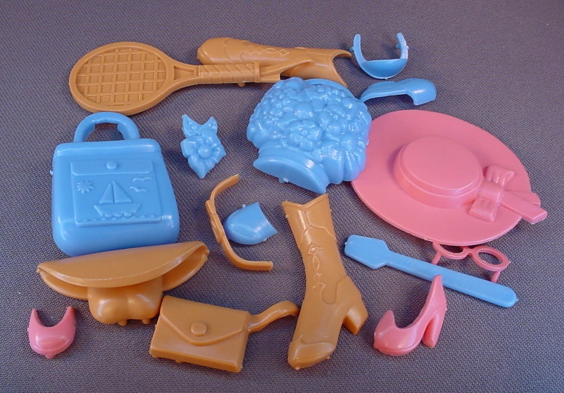 Vintage Tomy 1981 Flip And Fold Fashions Storage Box With 17 Accessories, The Accessories Clip Into A Base To Accessorize The Fashions Created