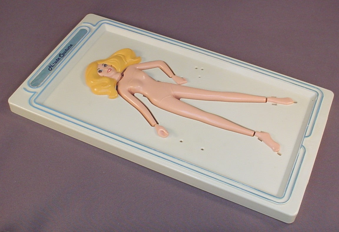 Vintage Tomy 1981 Flip And Fold Fashions Base Plate, Open It And Place Fabric Or Paper  Over The Doll, Close It To Create Fashion Looks, 6 1/4 By 11 1/4 Inches
