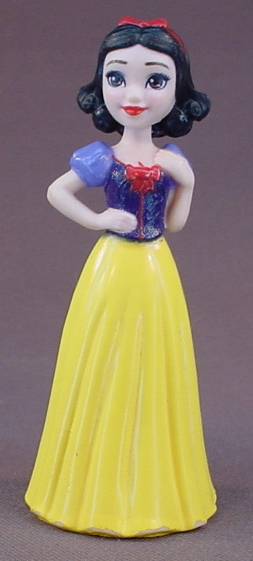Disney Snow White Plastic Figure, The Head Swivels, 3 3/4 Inches Tall, HRN61, 2023 Mattel