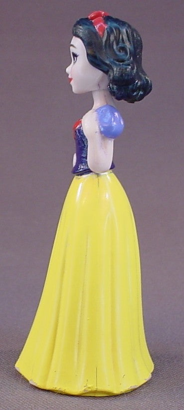 Disney Snow White Plastic Figure, The Head Swivels, 3 3/4 Inches Tall, HRN61, 2023 Mattel