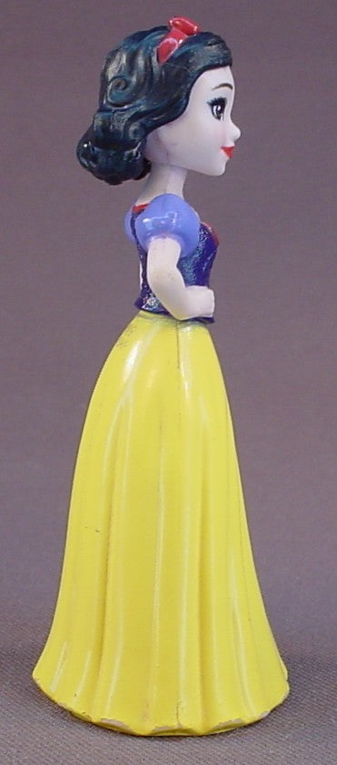 Disney Snow White Plastic Figure, The Head Swivels, 3 3/4 Inches Tall, HRN61, 2023 Mattel