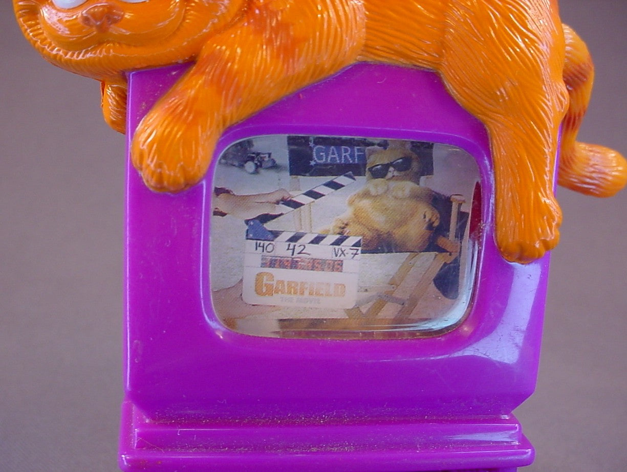 Garfield The Cat Movie Toy With Garfield Laying On Top Of A TV Set, Turn His Tail To Change The Scenes, 4 1/2 Inches Tall, 2004 Wendy's