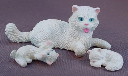 Kitty In My Pocket #47 White Persian Cat Family, Mother And 2 Kittens, Vintage, Puppy In My Pocket, 1994 M.E.G.