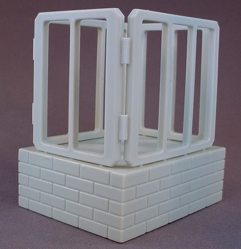 Darling Animal Friends Grey Zoo Enclosure For An Elephant And Her Baby, Peanuts, The Cage Door Opens, Vintage, 1993 Trendmasters