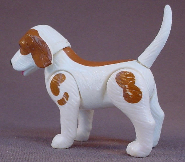 Barbie Pet Doctor Beagle Dog Figure, Bobblehead, Vintage, 1995 Mattel, 2 3/8 Inches Tall, Bobble Head, The Legs & Tail Move, Pet Vet