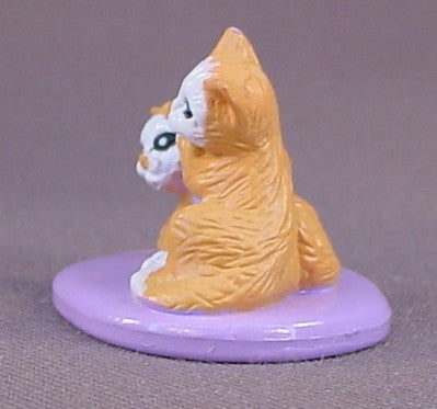 Fisher Price Sweet Streets Pet Shop Pair Of Kitty Cats With A Scratching Post On A Base Figure, 1 1/8 Inches Tall, 2001 Mattel, FP