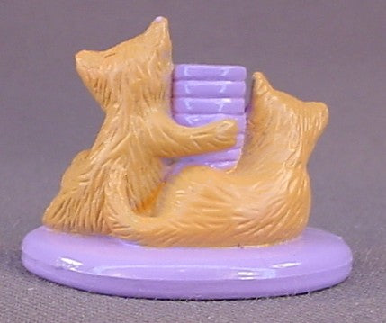 Fisher Price Sweet Streets Pet Shop Pair Of Kitty Cats With A Scratching Post On A Base Figure, 1 1/8 Inches Tall, 2001 Mattel, FP
