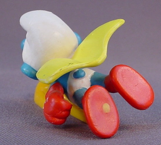 Superman Smurf With A Yellow Cape PVC Figure, There Is A Crack In The Joint Where His Hand Connects To The Base,  Super Hero, #20127, 1980 Peyo Schleich, W. Germany, Smurfs, Vintage, Figurine