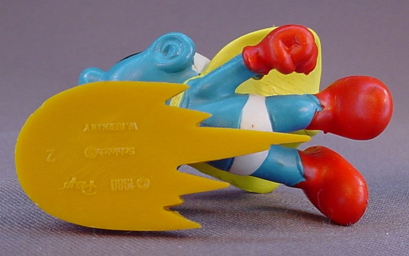 Superman Smurf With A Yellow Cape PVC Figure, There Is A Crack In The Joint Where His Hand Connects To The Base,  Super Hero, #20127, 1980 Peyo Schleich, W. Germany, Smurfs, Vintage, Figurine