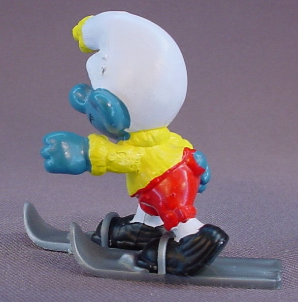Skier Smurf In A Yellow Sweater PVC Figure, Missing The Poles & One Strap On A Ski Is Broken, Super Smurf Series, #40205, 1978 Peyo Schleich, W. Germany, Smurfs, Vintage, Figurine