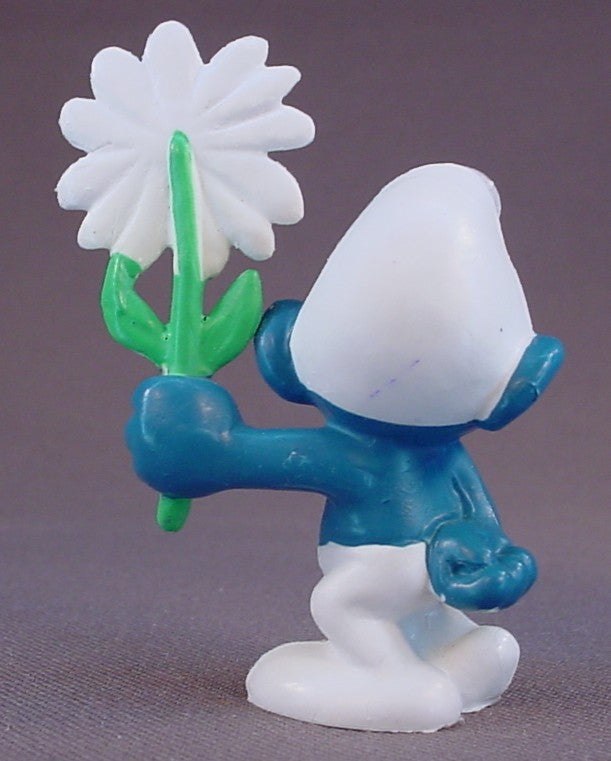 Courting Smurf With A Large White Flower PVC Figure, Rendezvous, #20076, 1973 Peyo Bully, Made In Hong Kong, Smurfs, Vintage, Figurine