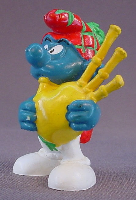 Scot Or Scotsman With Bagpipes PVC Figure, Tartan Hat & Cape, #20105, 1979 Peyo Bully, West Germany, Smurfs, Vintage, Figurine