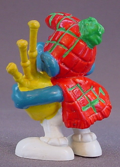 Scot Or Scotsman With Bagpipes PVC Figure, Tartan Hat & Cape, #20105, 1979 Peyo Bully, West Germany, Smurfs, Vintage, Figurine
