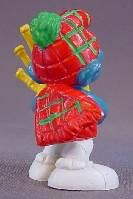 Scot Or Scotsman With Bagpipes PVC Figure, Tartan Hat & Cape, #20105, 1979 Peyo Bully, West Germany, Smurfs, Vintage, Figurine
