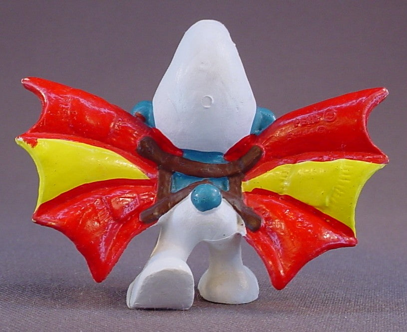 Hang Glider Smurf With Red & Yellow Bat Shaped Wings With Brown Straps PVC Figure, #20036, 1978 Peyo, Made In Portugal, Smurfs, Vintage, Figurine