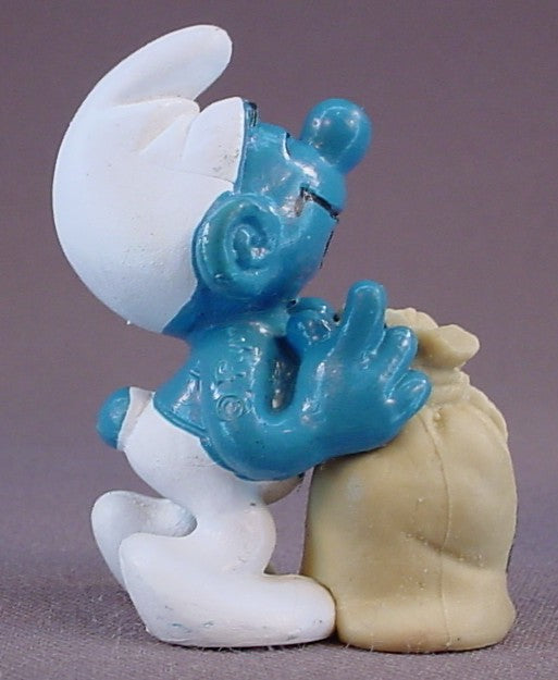 Miller Smurf With A Bag Of Grain Or Flour PVC Figure, #20152, 1982 Peyo Schleich, Smurfs, Vintage, Figurine