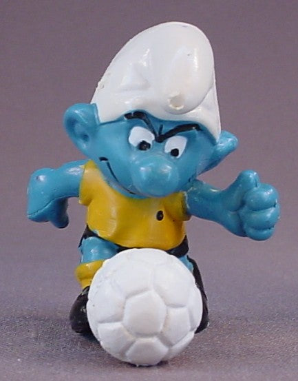 Soccer Player Smurf In A Mustard Yellow Jersey PVC Figure, Footballer, #20035, 1978 Peyo Schleich, Smurfs, Vintage, Figurine. Football, Mustard Yellow Or Orange Dot