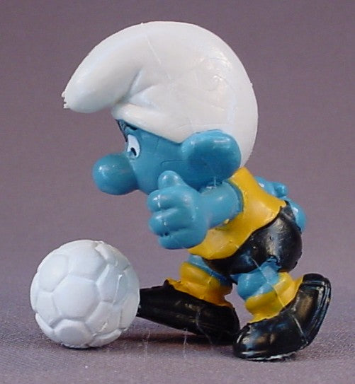 Soccer Player Smurf In A Mustard Yellow Jersey PVC Figure, Footballer, #20035, 1978 Peyo Schleich, Smurfs, Vintage, Figurine. Football, Mustard Yellow Or Orange Dot