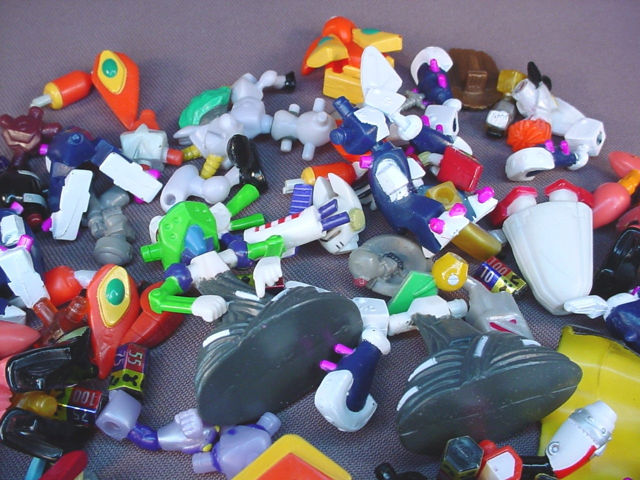 Medabots Lot Of Figure Parts & Pieces And 7 Cards, 2001 Hasbro Takara