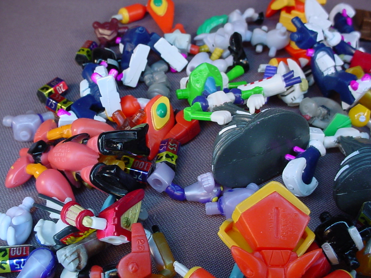 Medabots Lot Of Figure Parts & Pieces And 7 Cards, 2001 Hasbro Takara