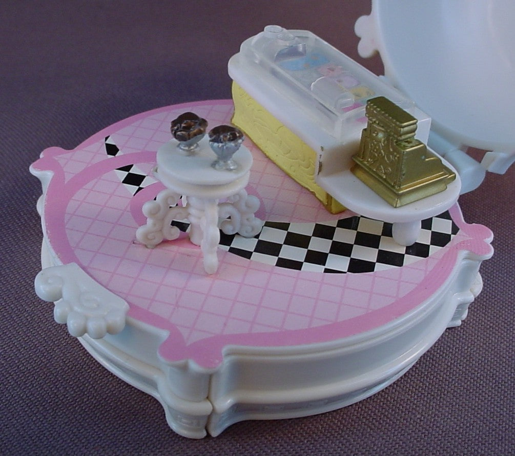 Lil Bratz Ice Cream Shop Compact Play Set With The Doll, Similar To A Polly Pocket Compact, MGA