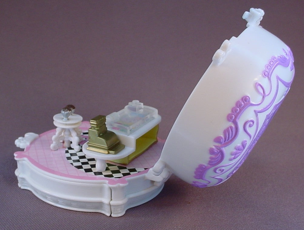 Lil Bratz Ice Cream Shop Compact Play Set With The Doll, Similar To A Polly Pocket Compact, MGA