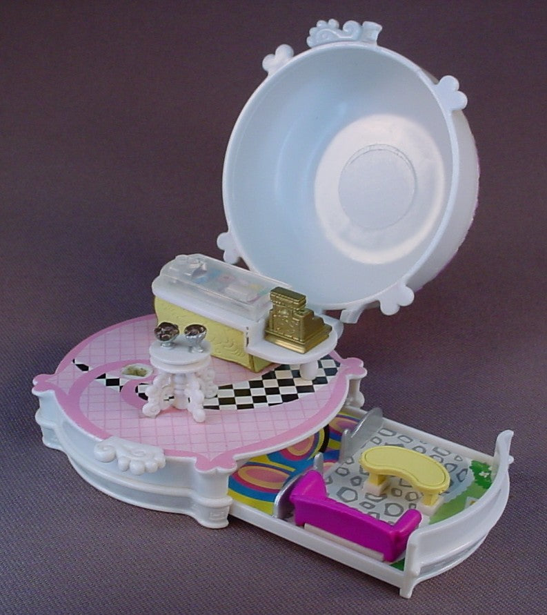 Lil Bratz Ice Cream Shop Compact Play Set With The Doll, Similar To A Polly Pocket Compact, MGA