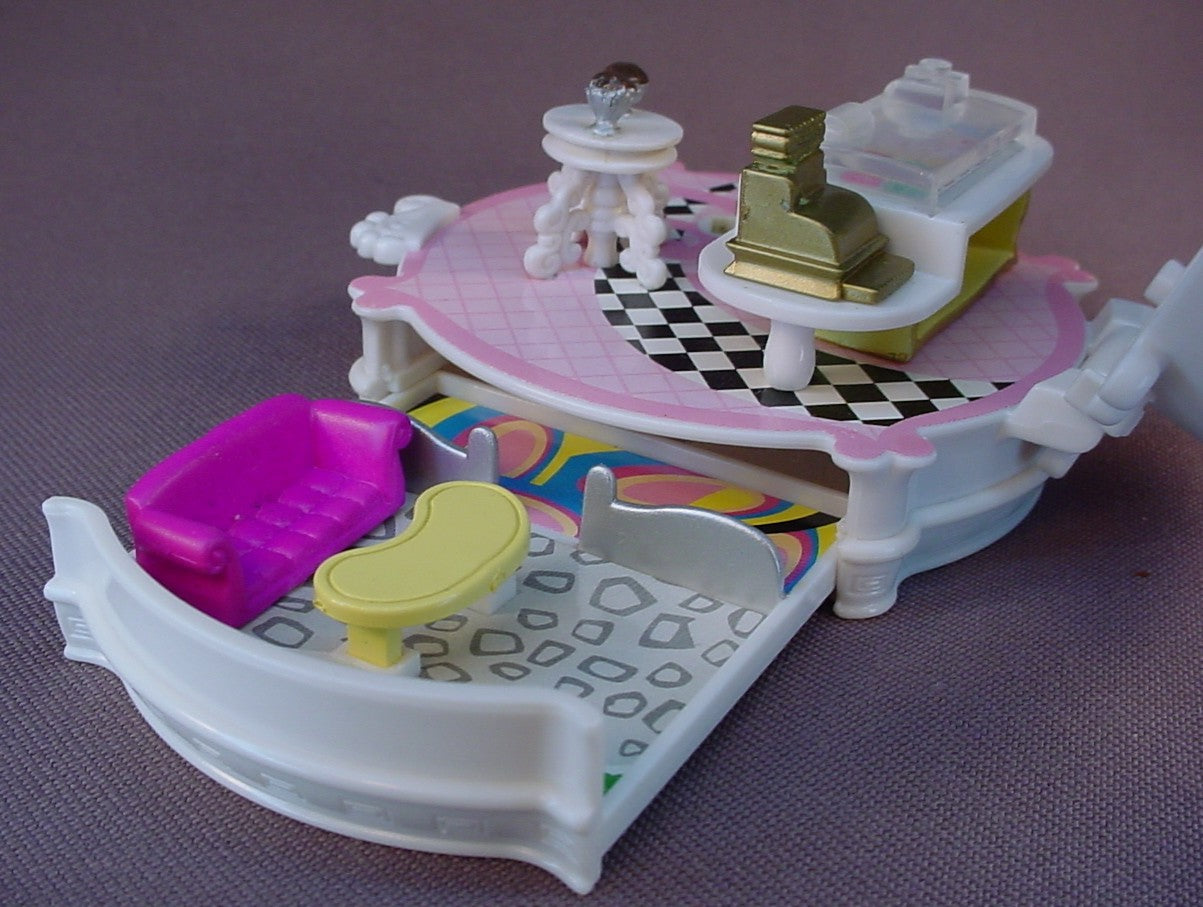 Lil Bratz Ice Cream Shop Compact Play Set With The Doll, Similar To A Polly Pocket Compact, MGA