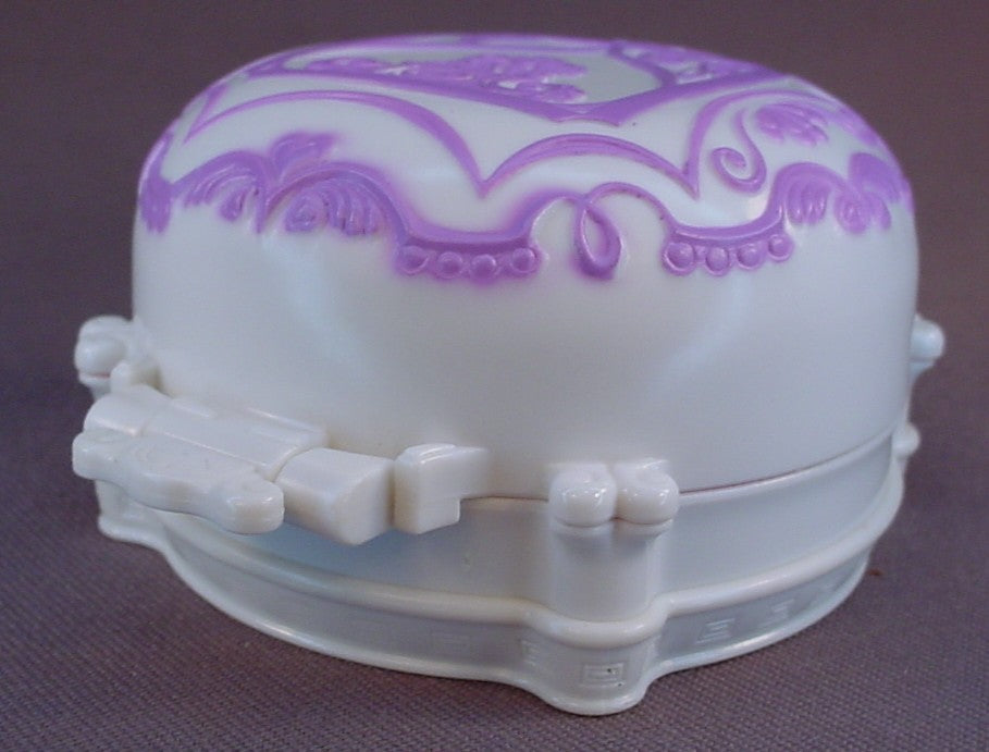 Lil Bratz Ice Cream Shop Compact Play Set With The Doll, Similar To A Polly Pocket Compact, MGA