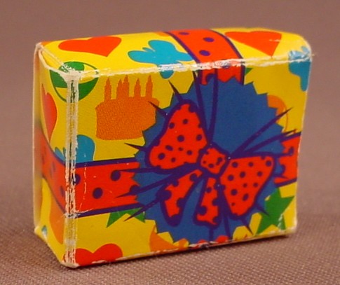 Playmobil Yellow Blue & Red Cardboard Present Or Gift Box