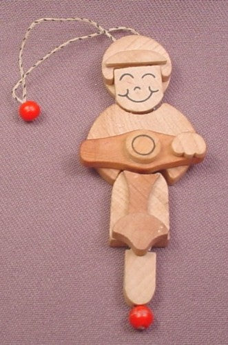 Kinder Surprise 2001 Wooden Man Driving, Tied with Strings, K01N118