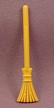 Playmobil Corn Or Mustard Yellow Straw Broom